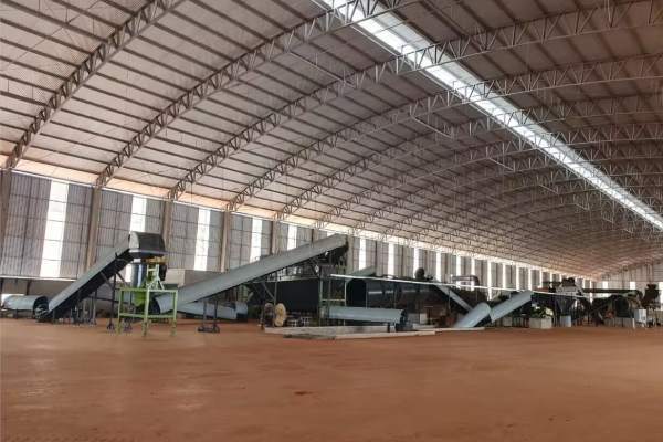 Линия-по-производству-органических-удобрений-из-куриного-помета-с-пылезащитным-кожухом